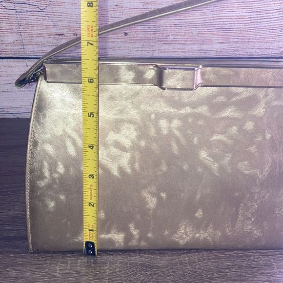 Vintage 1960’s Lenox Bags Hand Bag Gold with hand strap - Picture 13 of 14